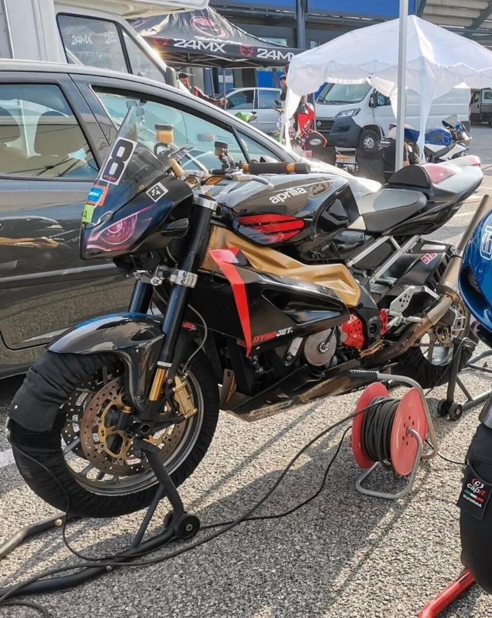 Aprilia Tuono 1000 R Factory (2004 - 05) (5)