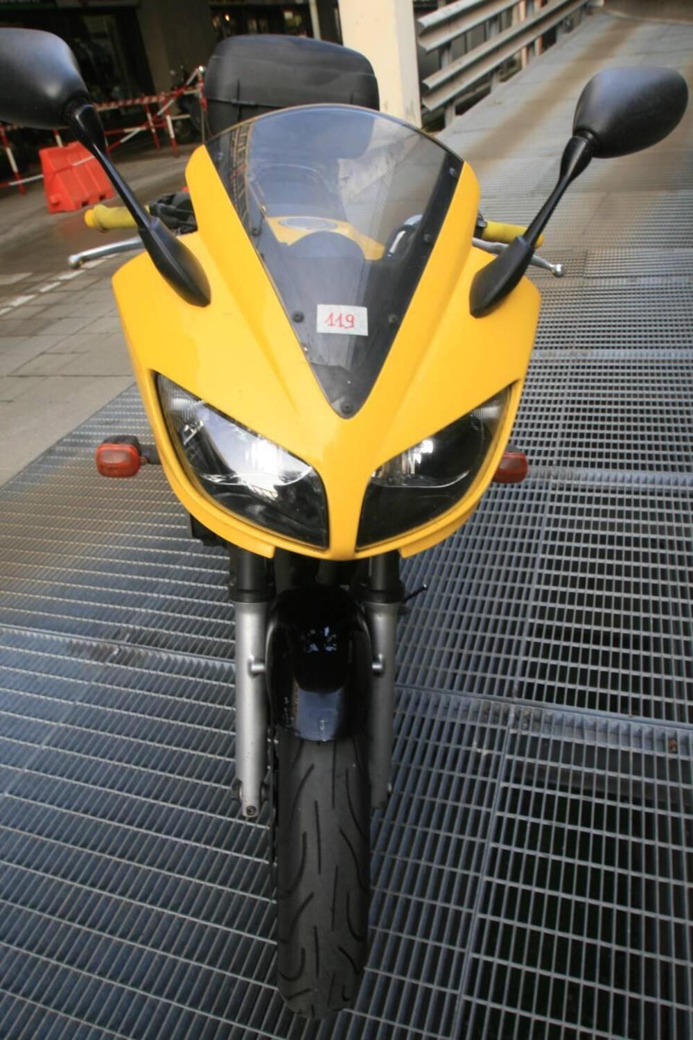 Yamaha FZS 600 Fazer (2002 - 03) (2)