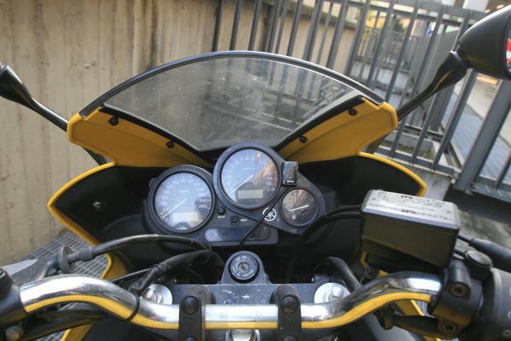 Yamaha FZS 600 Fazer (2002 - 03) (3)