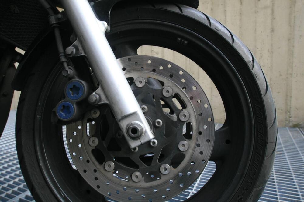 Yamaha FZS 600 Fazer (2002 - 03) (9)