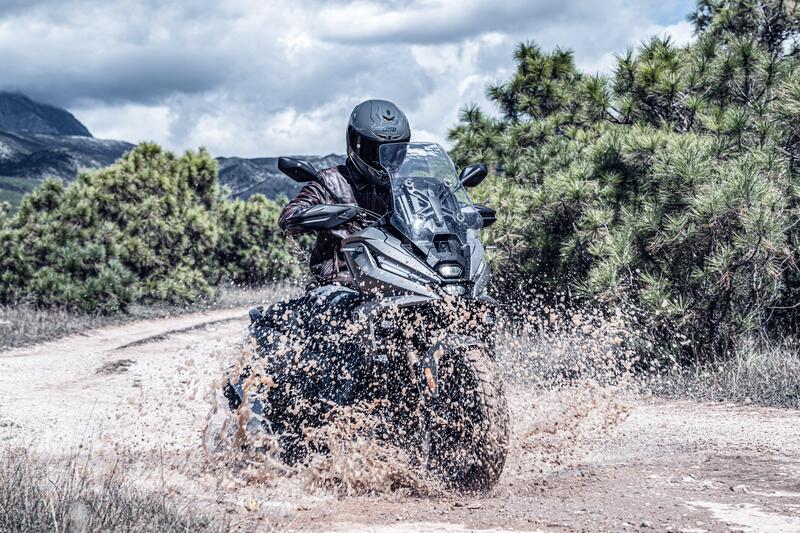 A EICMA 2025 arriva il Voge SR450X! Motore bicilindrico e cerchio anteriore da 17&quot; [VIDEO]