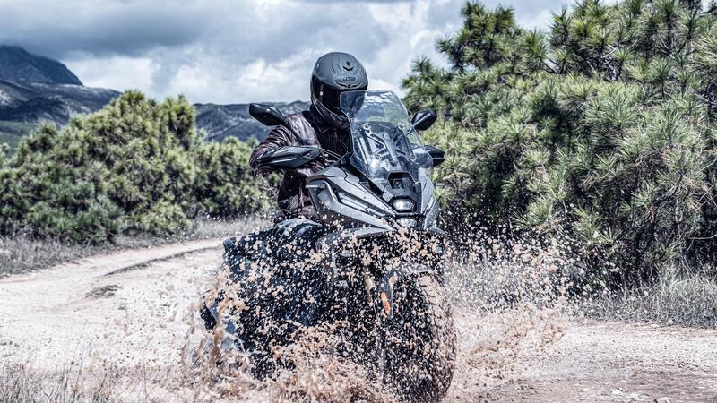 A EICMA 2025 arriva il Voge SR450X! Motore bicilindrico e cerchio anteriore da 17&quot; [VIDEO]