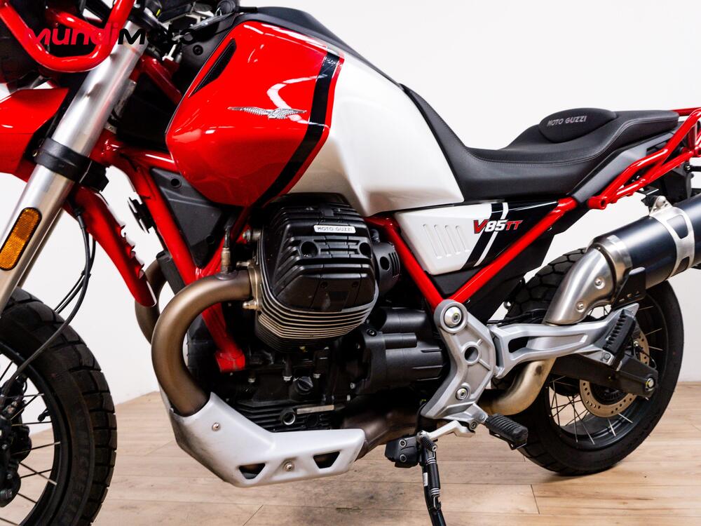 Moto Guzzi V85 TT Evocative Graphics (2021 - 23) (9)