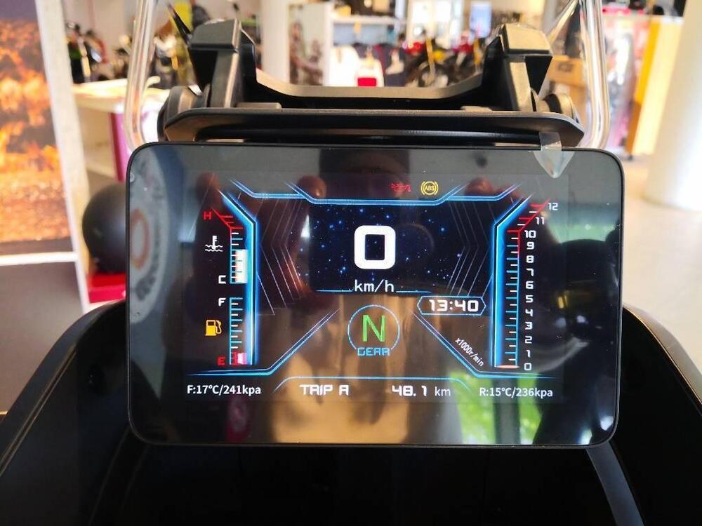 QJ Motor SVT 650 X (2025 - 26) (13)