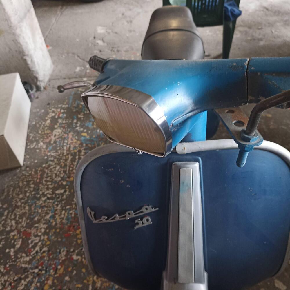 Vespa V5A2T  2ª serie 3 marce faro quadrato ruote 9" (2)