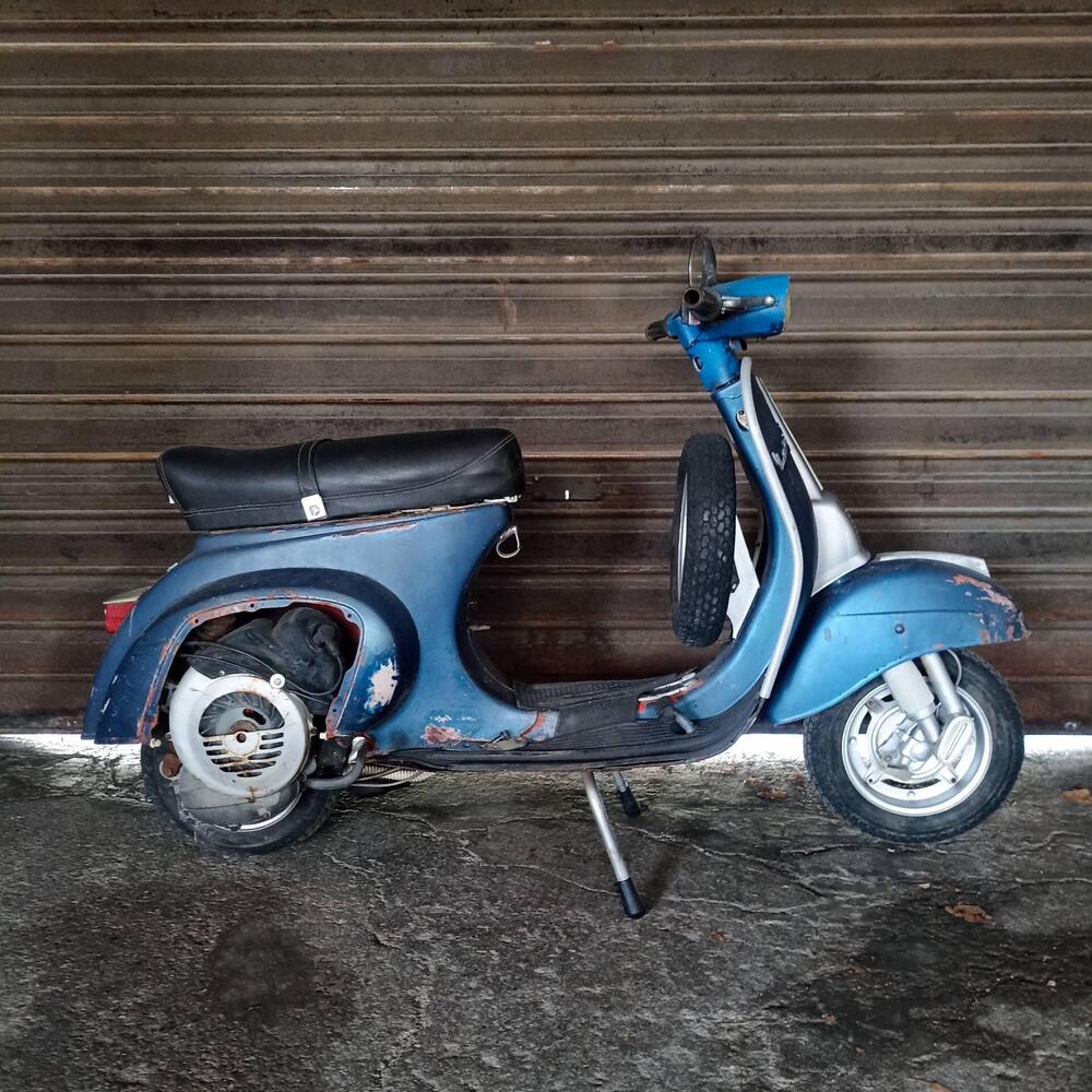 Vespa V5A2T  2ª serie 3 marce faro quadrato ruote 9"