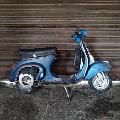 Vespa V5A2T  2&ordf; serie 3 marce faro quadrato ruote 9&quot; d&#039;epoca