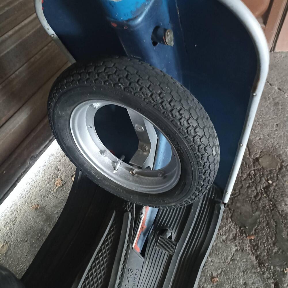 Vespa V5A2T  2ª serie 3 marce faro quadrato ruote 9" (4)