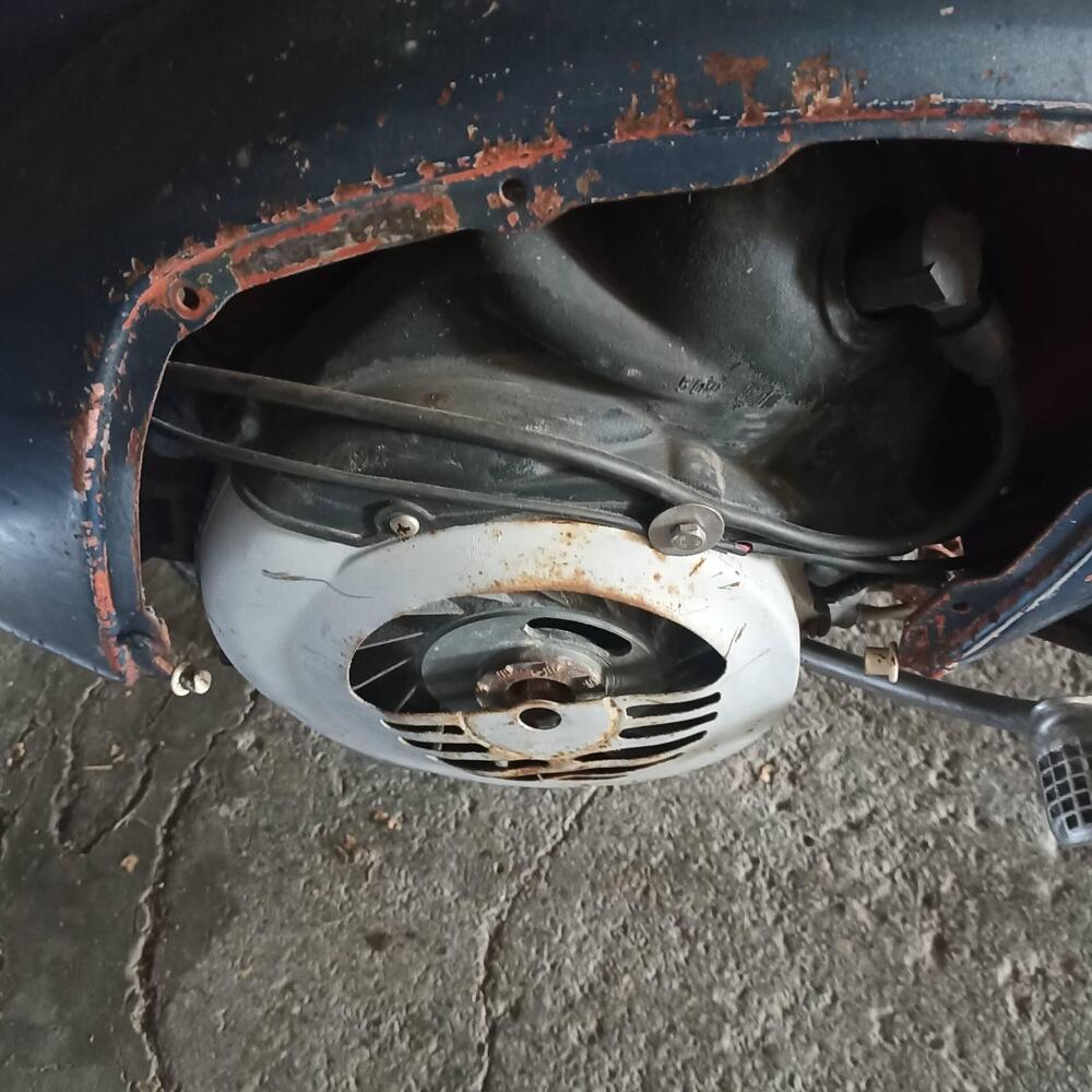 Vespa V5A2T  2ª serie 3 marce faro quadrato ruote 9" (5)