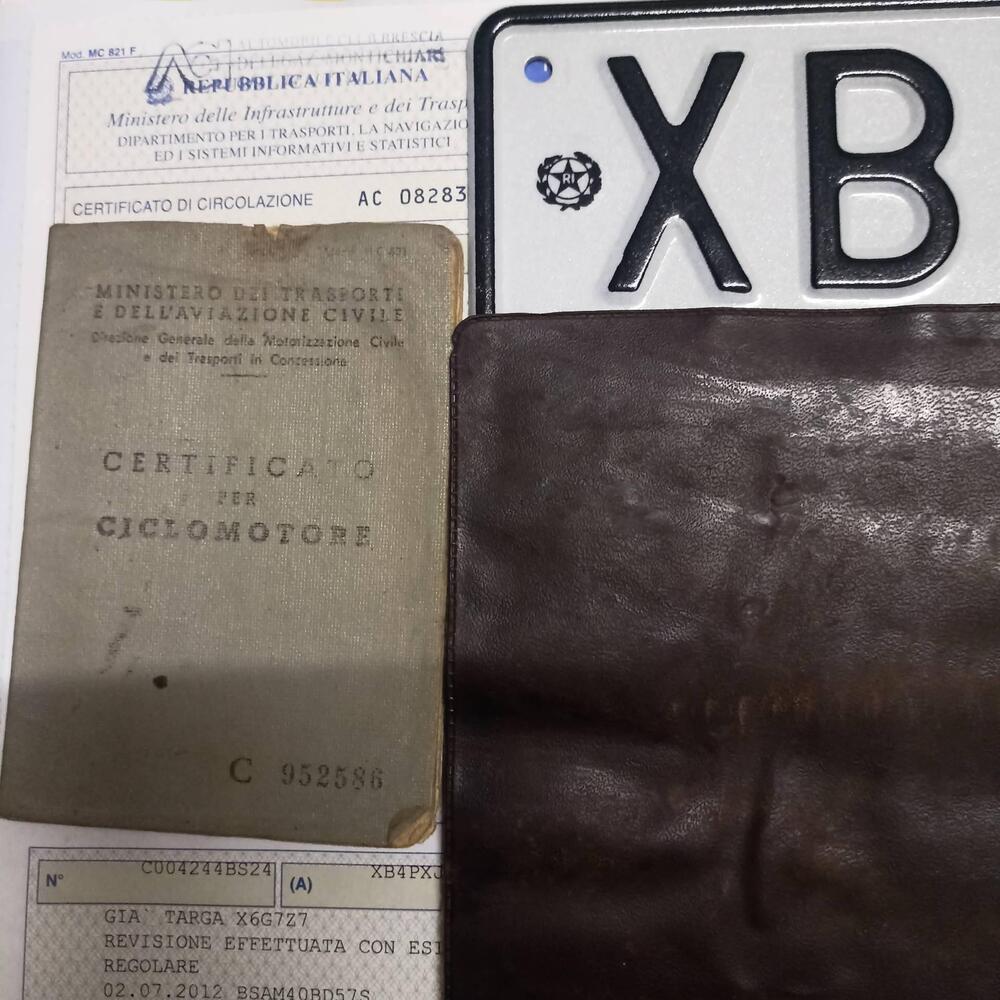 Vespa V5A2T  2ª serie 3 marce faro quadrato ruote 9" (12)