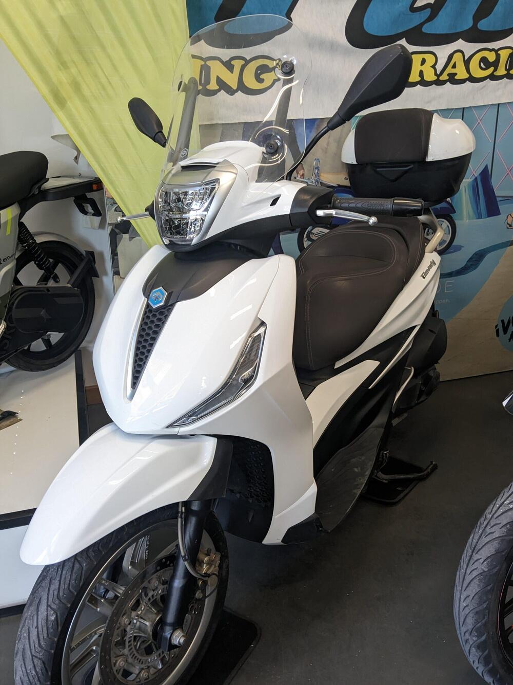 Piaggio Beverly 300 Hpe (2021) (4)