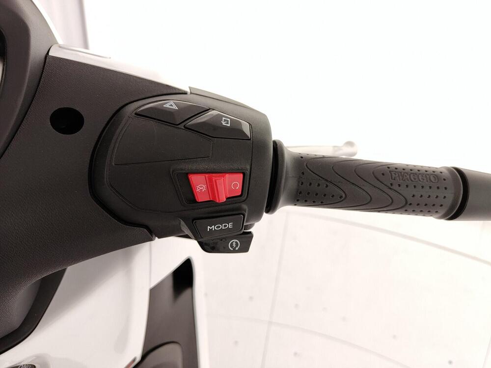 Piaggio Beverly 400 S (2025 - 26) (13)