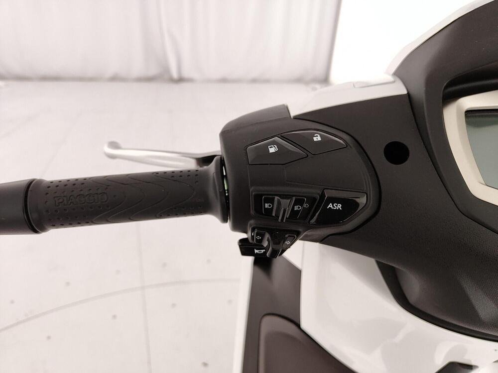 Piaggio Beverly 400 S (2025 - 26) (12)