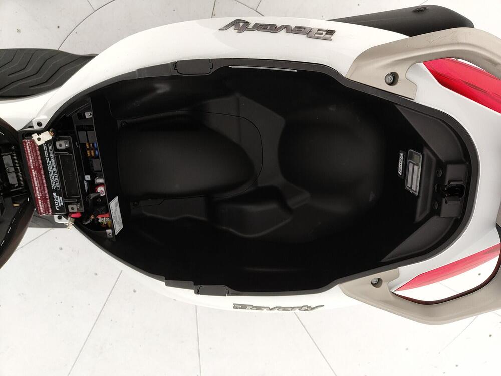 Piaggio Beverly 400 S (2025 - 26) (17)