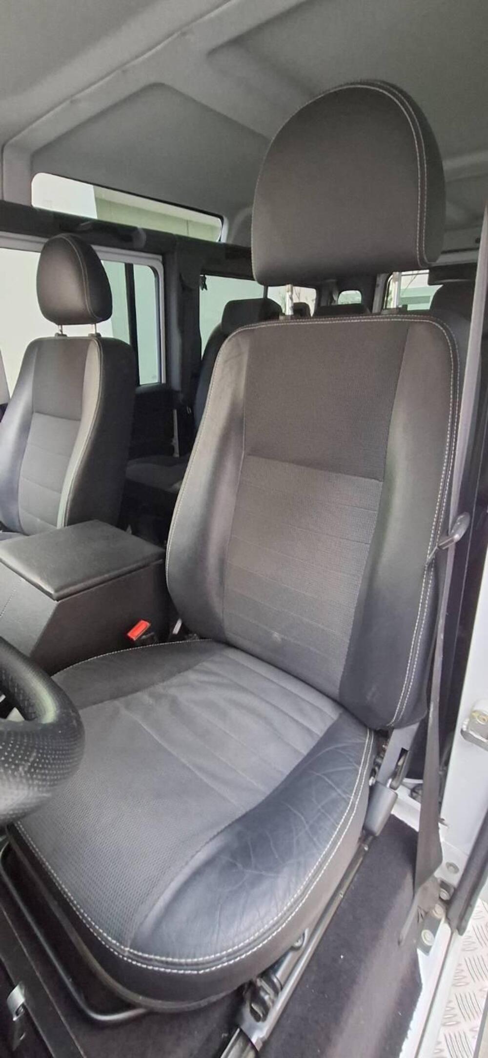 Land Rover Defender usata a Alessandria (9)