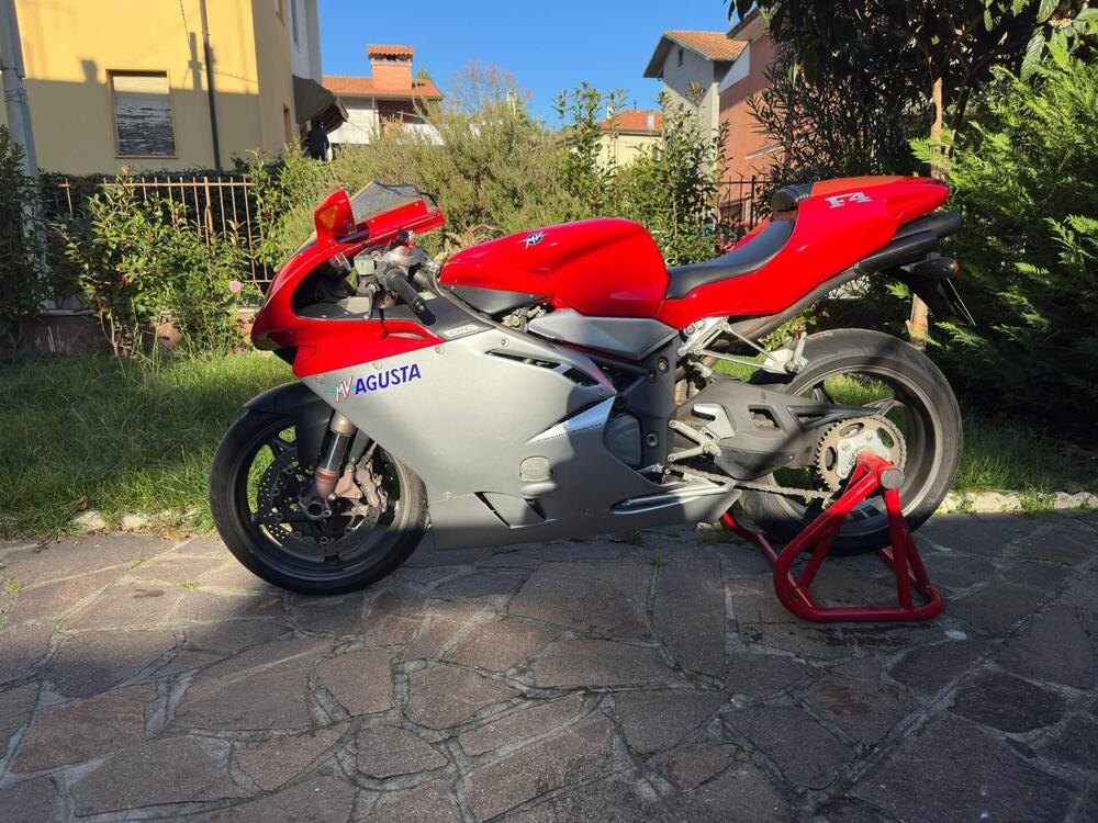MV Agusta F4 750s 1+1 (8)