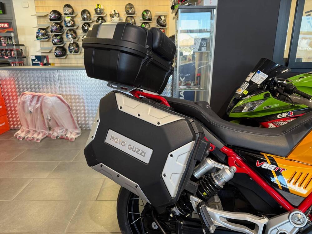 Moto Guzzi V85 TT (2021 - 23) (3)