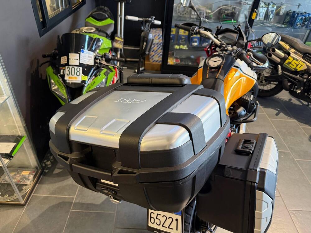 Moto Guzzi V85 TT (2021 - 23) (5)