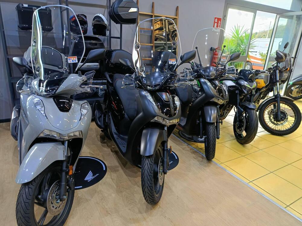 Honda SH 150i Sport (2024 - 25) (2)