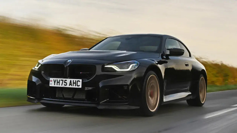 Nuova BMW M2 CS 2025: cosa ne pensano gli inglesi di questa belva da 523 CV