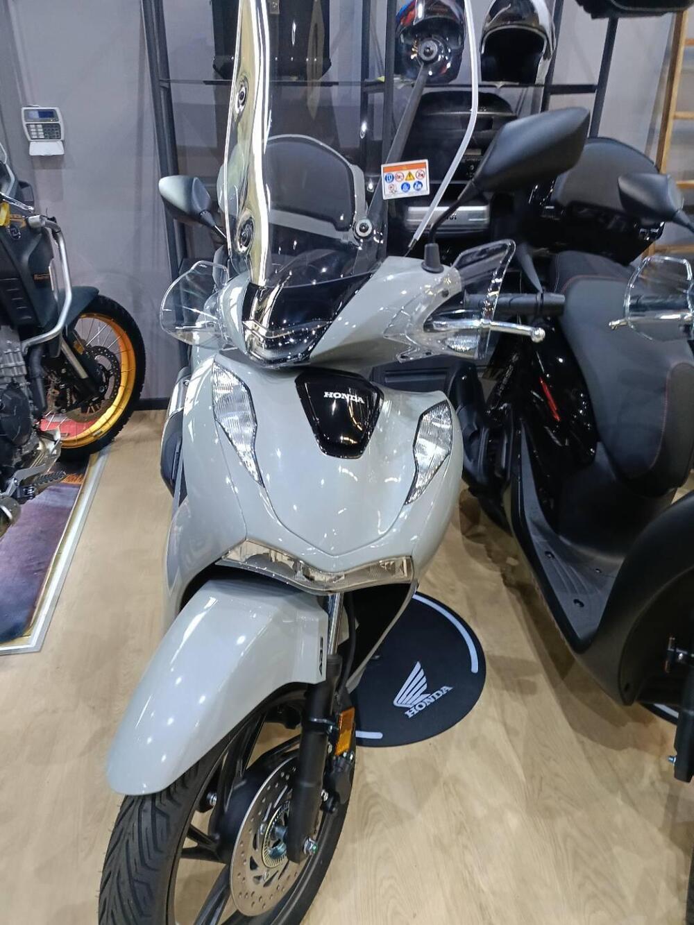 Honda SH 125i (2024 - 25) (2)