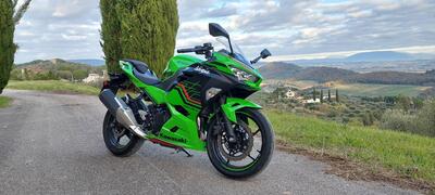 Kawasaki Ninja 400 (2023) usata