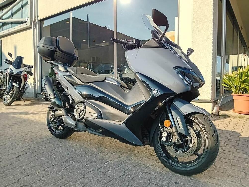 Yamaha T-Max 560 20° anniversario (2021) (2)