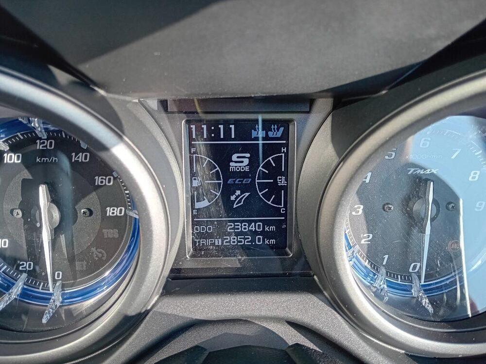 Yamaha T-Max 560 20° anniversario (2021) (8)