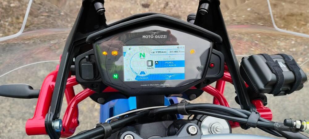 Moto Guzzi V85 TT Evocative Graphics (2021 - 23) (7)