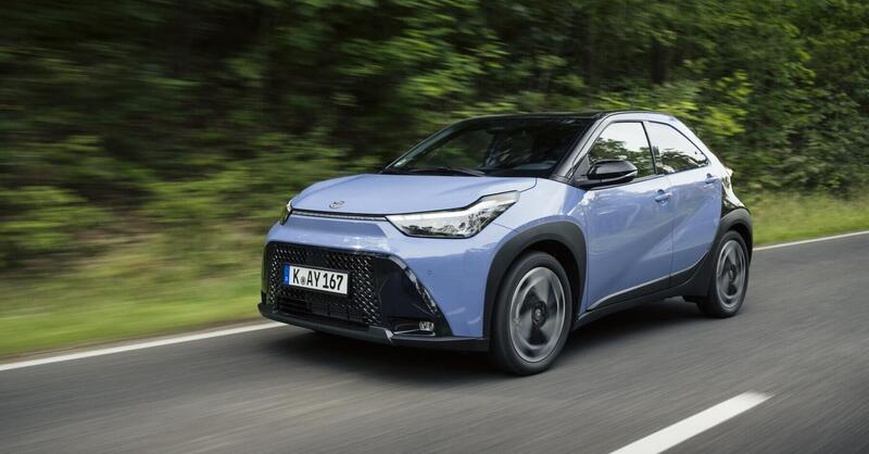 Nuova Toyota Aygo X Hybrid: al via la produzione a Kolin, primo Full Hybrid del segmento A