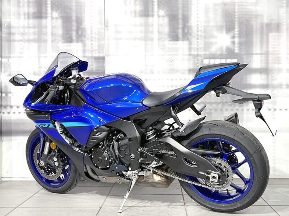 Yamaha YZF R1 (2020 - 25) (2)