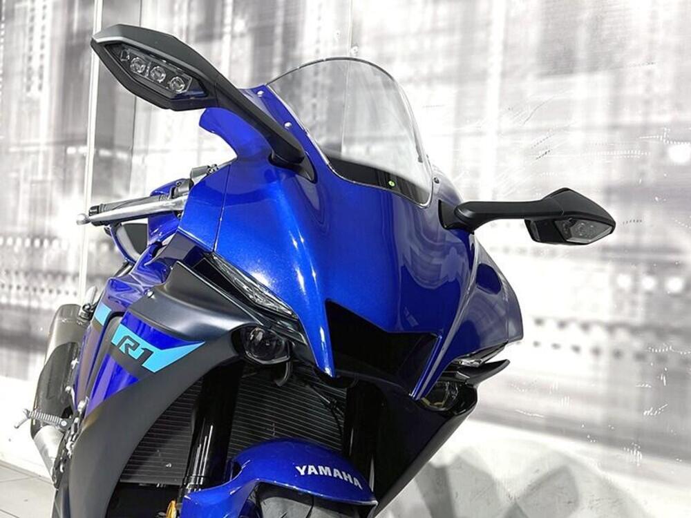 Yamaha YZF R1 (2020 - 25) (9)