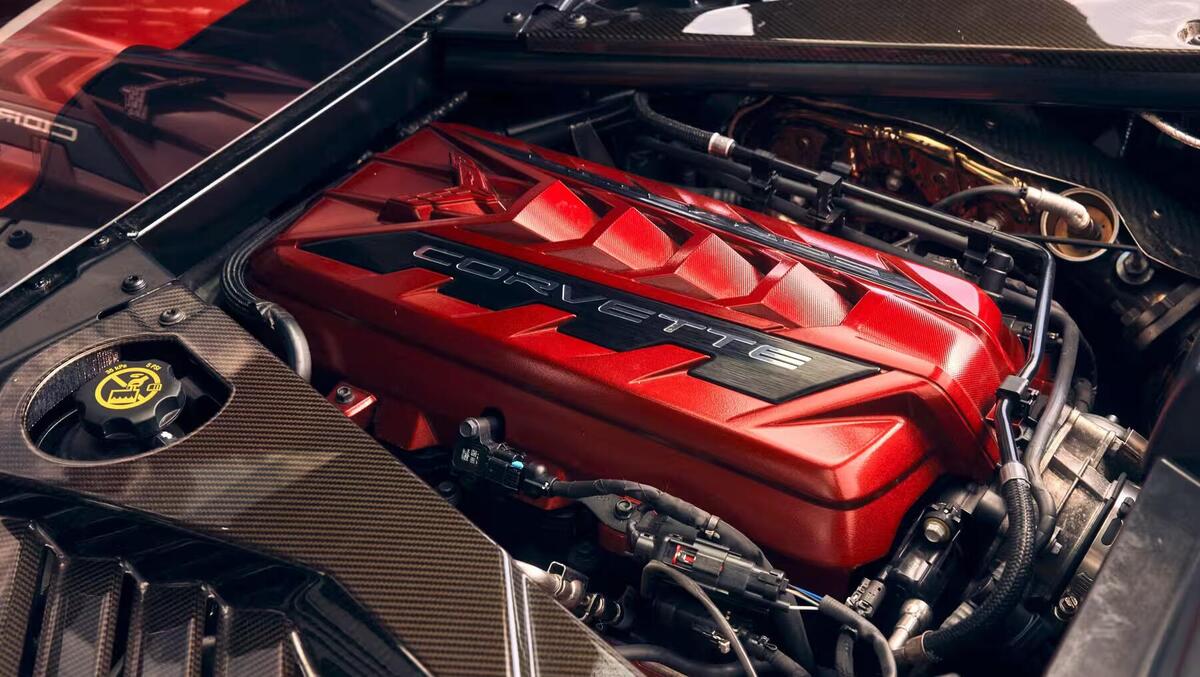 Mentre l'Europa vieta i motori termici, General Motors rilancia: arriva il nuovo V8 da oltre 500 CV che farà tremare l'asfalto