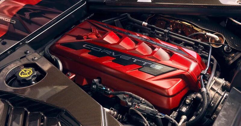 Mentre l&#039;Europa vieta i motori termici, General Motors rilancia: arriva il nuovo V8 da oltre 500 CV che far&agrave; tremare l&#039;asfalto