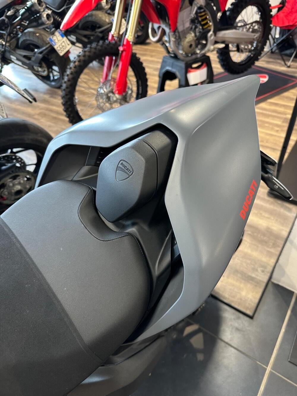 Ducati Streetfighter V4 S (2023 - 24) (10)