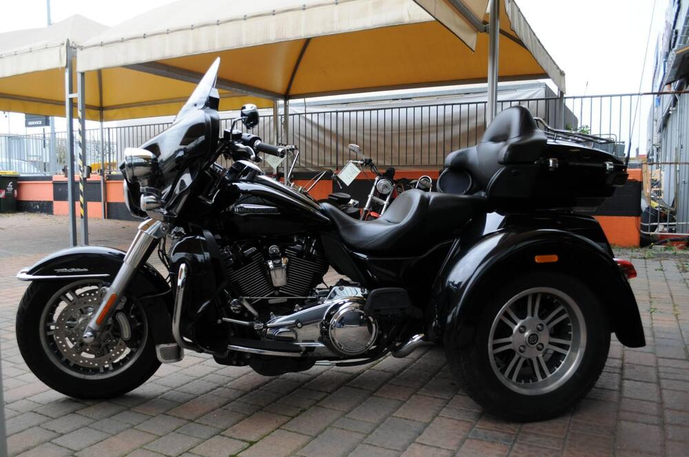 Harley-Davidson 107 Tri Glide Ultra (2016) - FLHTCUTG (4)