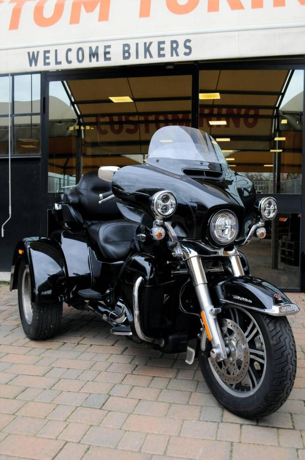 Harley-Davidson 107 Tri Glide Ultra (2016) - FLHTCUTG (6)