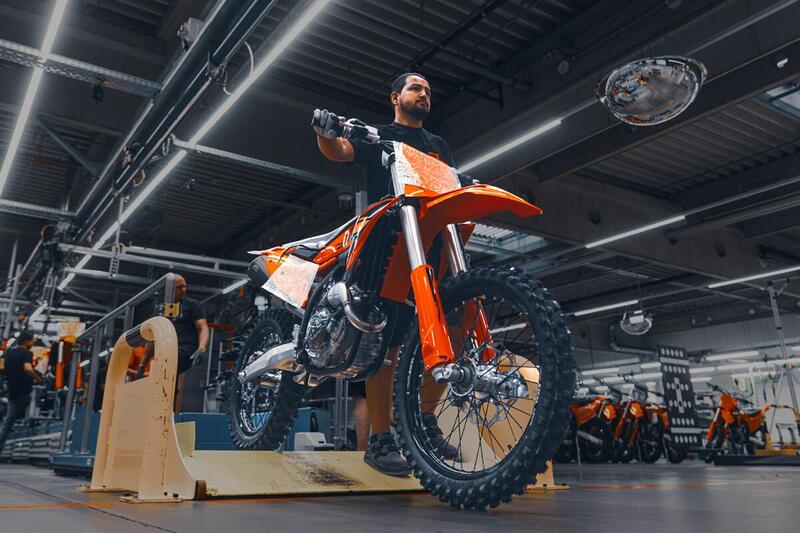 Revolución KTM: Bajaj toma la delantera y anuncia recortes drásticos para salvar la marca austriaca