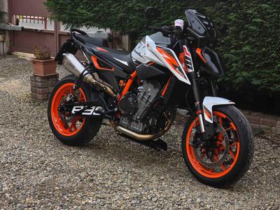KTM 890 Duke R (2021) usata