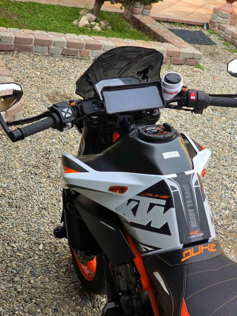 KTM 890 Duke R (2021) (9)