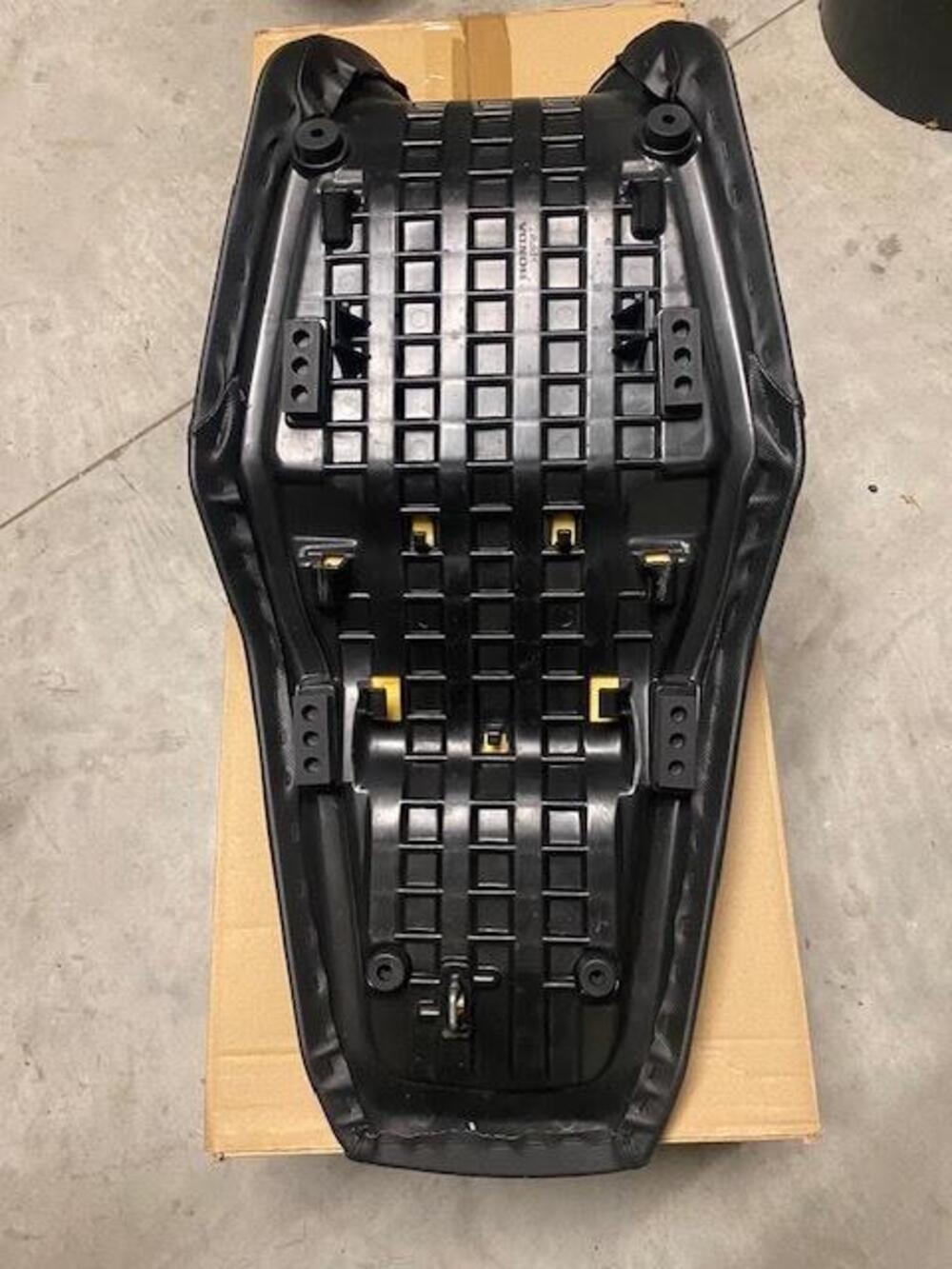 Sella standard transalp 750 del 2023 Honda (2)