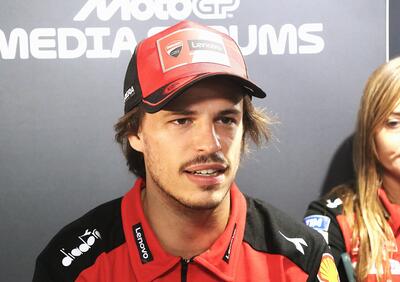 MotoGP 2025. GP di Valencia. Nicolò Bulega, ultimo dopo il venerdì: È ancora la moto che porta me, devo migliorare gli automatismi