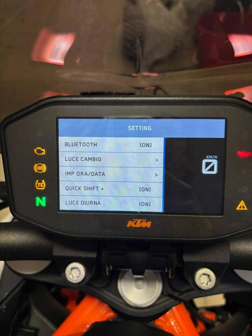 KTM 1290 Super Duke R (2019) (4)