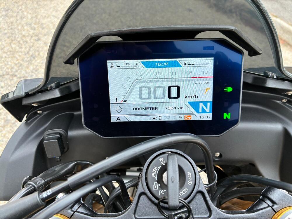 Aprilia Tuono V4 Factory (2021 - 24) (11)