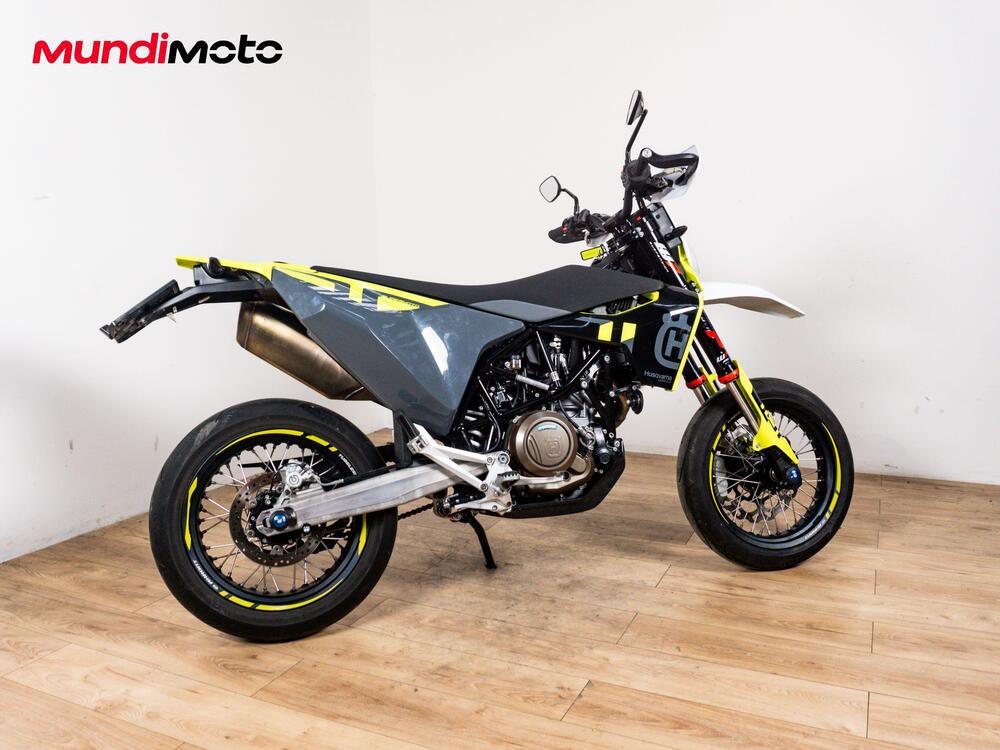 Husqvarna 701 Supermoto (2022) (3)