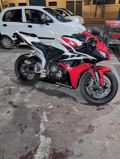Honda CBR 600 RR (2009 - 12) usata