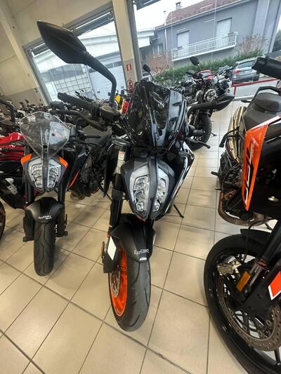 KTM 890 Duke GP (2022 - 23) usata
