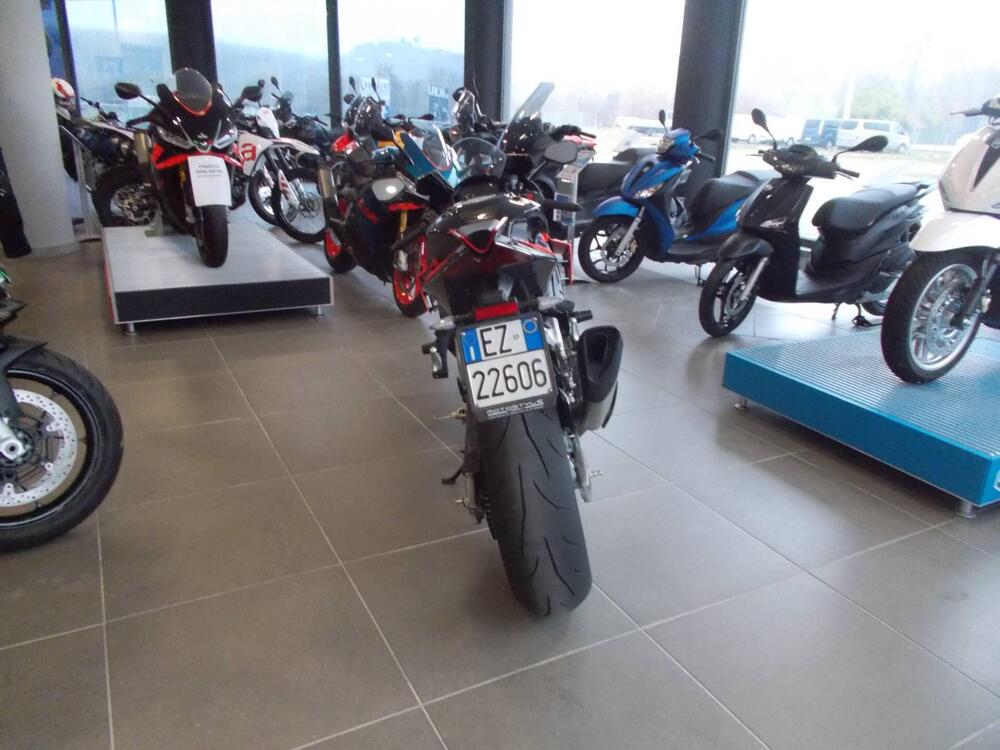 Aprilia RSV4 1100 Factory (2021 - 24) (3)