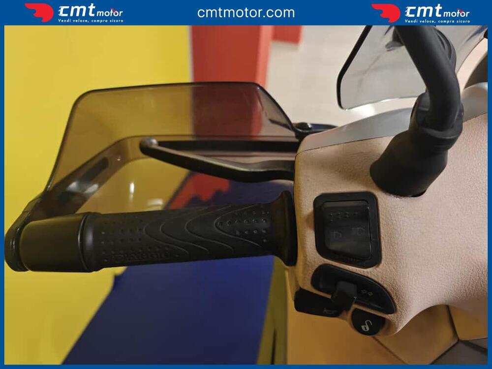 Piaggio Beverly 350 SportTouring ie ABS (2011 - 17) (8)