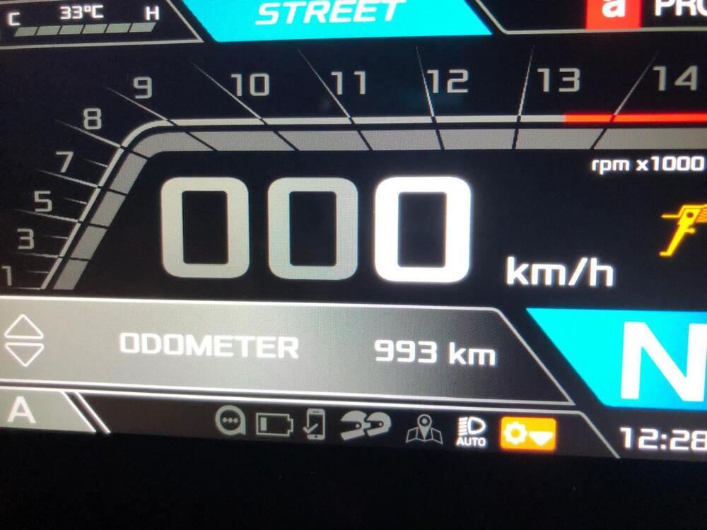 Aprilia RSV4 1100 Factory (2021 - 24) (8)